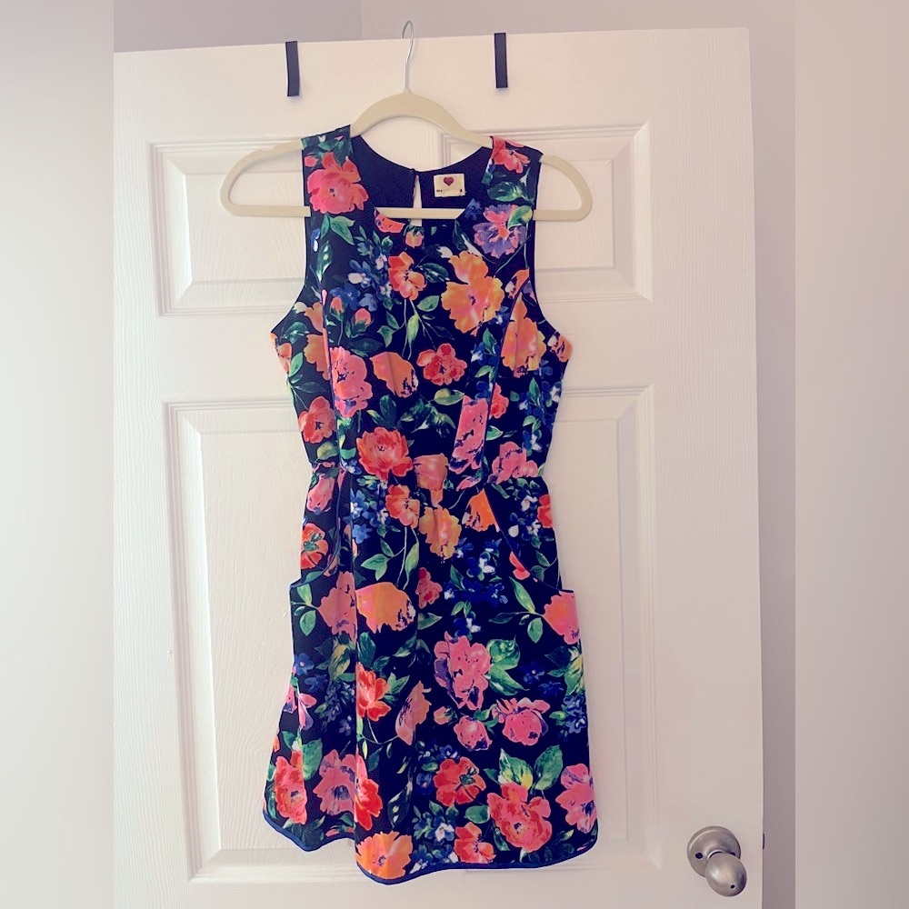 Floral Dress with pockets - Size Medium